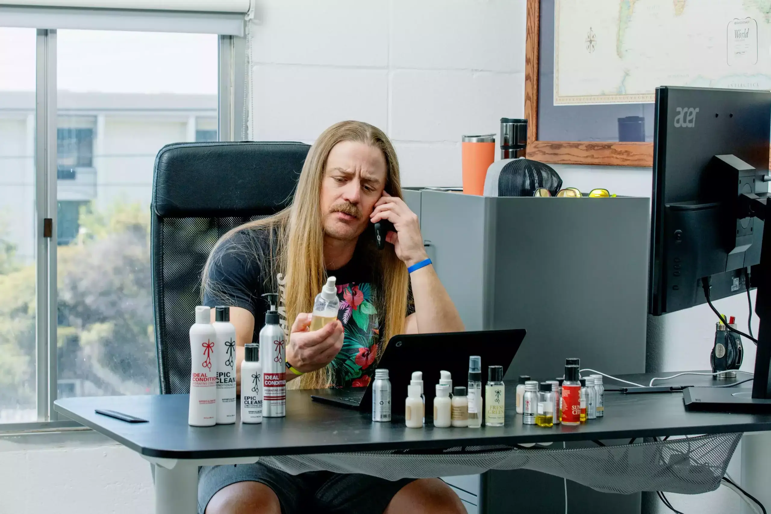 El Rubio examining a sample bottle in the ultimate shampoo & conditioner review for men.