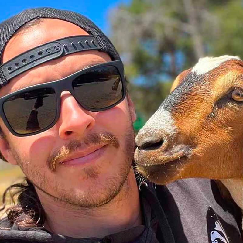 DMAXRYNO taking a selfie with a goat.